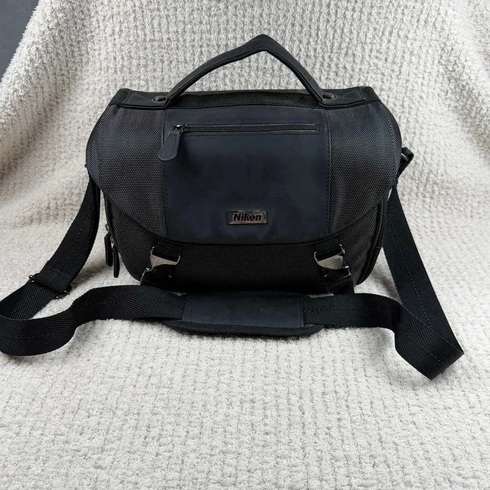 Nikon Camera Case 17001 Black Ballistic Nylon Padded Shoulder Bag DSLR Accessory